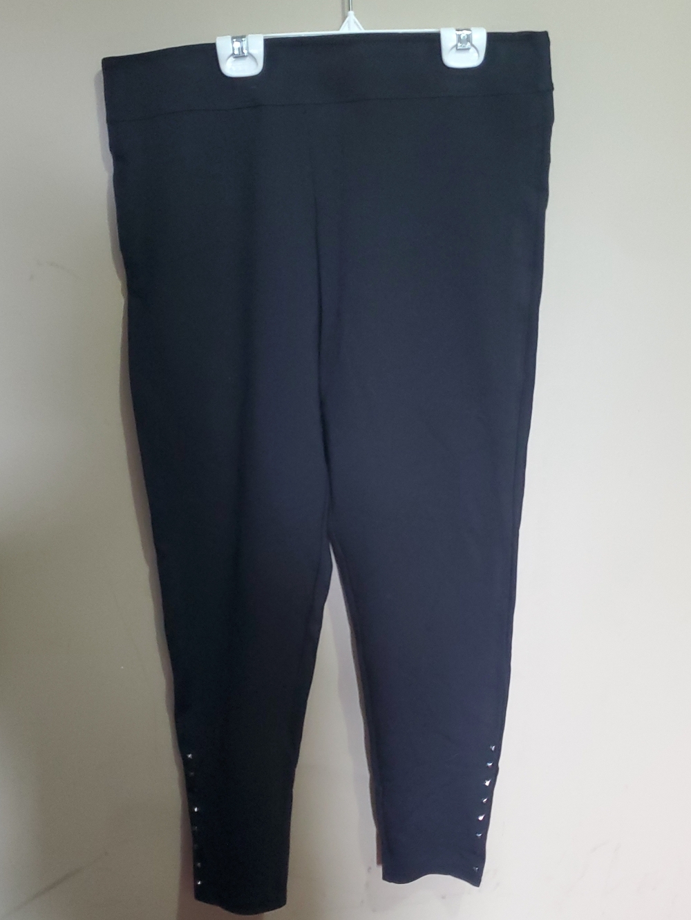 Lily Morgan Black Pants with Stud Detail Size Large
